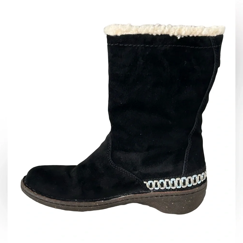 UGG Kona Black Suede Boots with Toggle Button Accent Rubber Sole Heel Sz 6